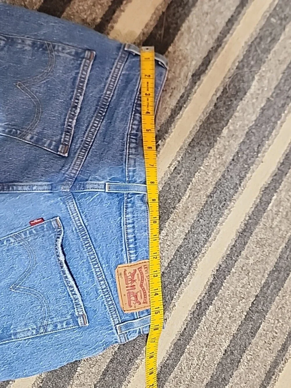 Levi's 501 Light Blue High-Rise Cutoff Denim Shorts. Size 32 Waist - Picture 7 of 9